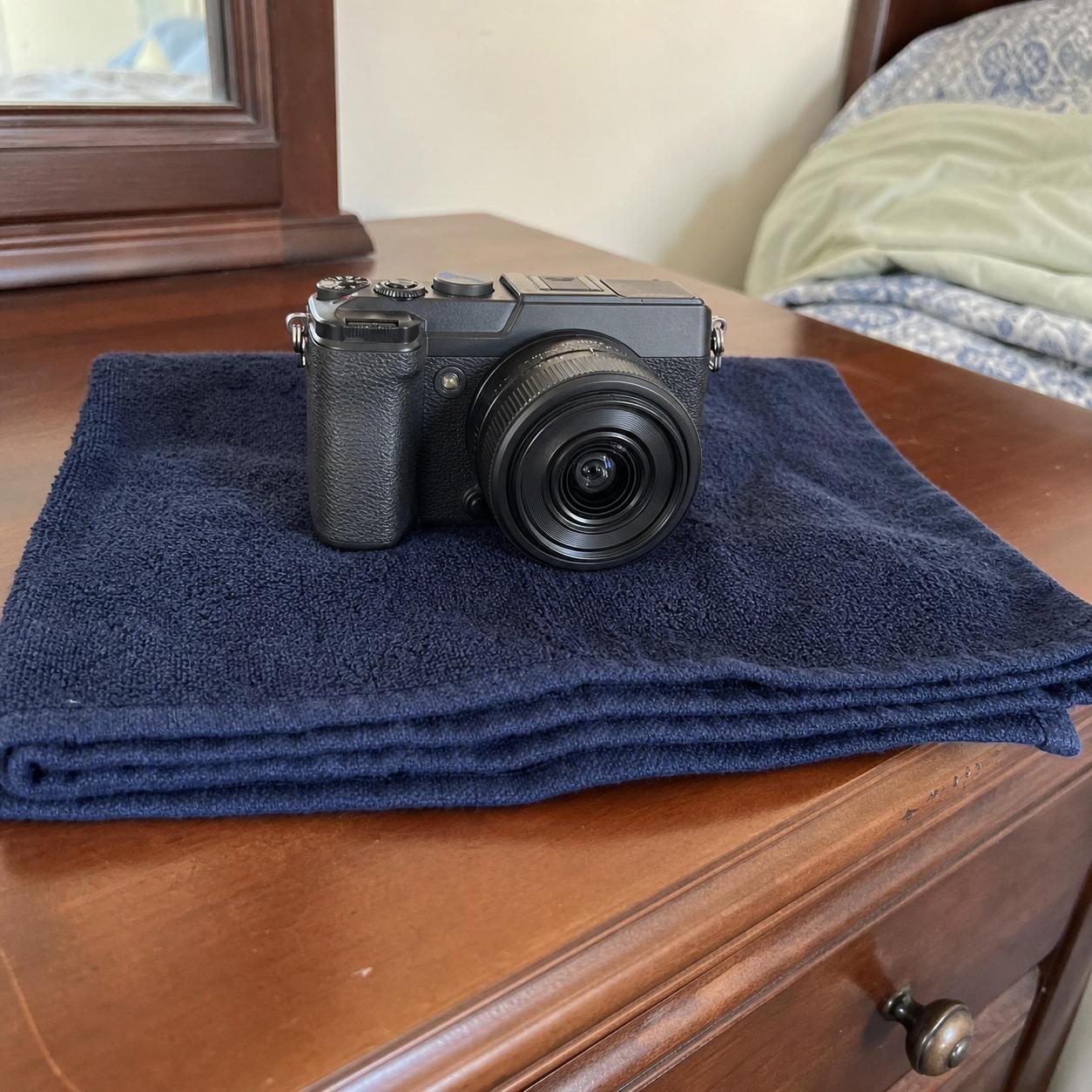 Mock open box camera listing shown as a Halfeys item